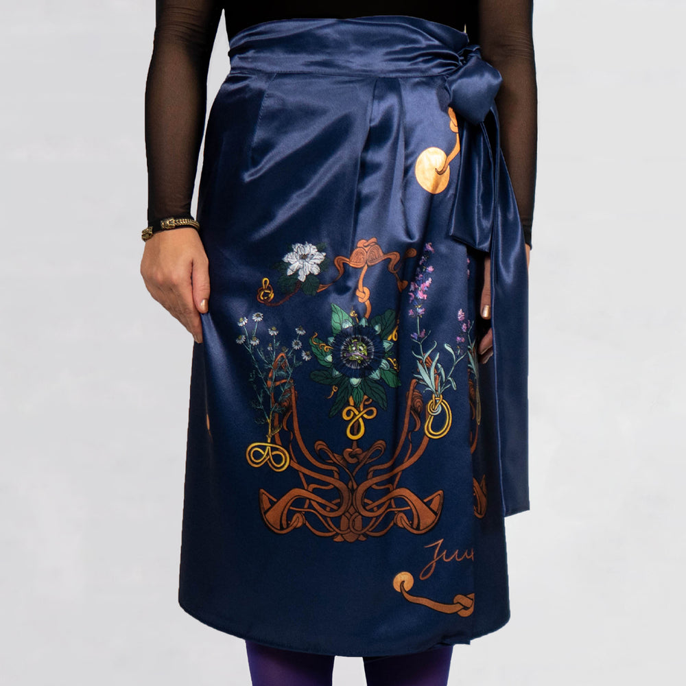 
                  
                    Load image into Gallery viewer, &amp;quot;A Goblet of Uniqueness&amp;quot; Satin Sablé Skirt
                  
                