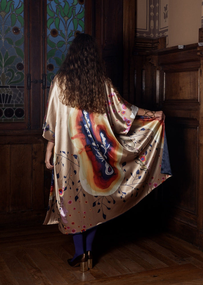 
                  
                    Load image into Gallery viewer, &amp;quot;Lavender Flower, Aura&amp;quot; Satin T Reversible JUUXKimono™
                  
                
